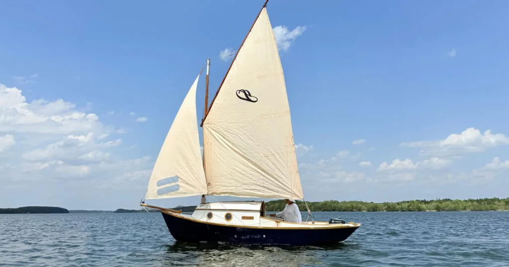 Side view of a Stornaway 18 sailing under cream sails in Krabi, Thailand