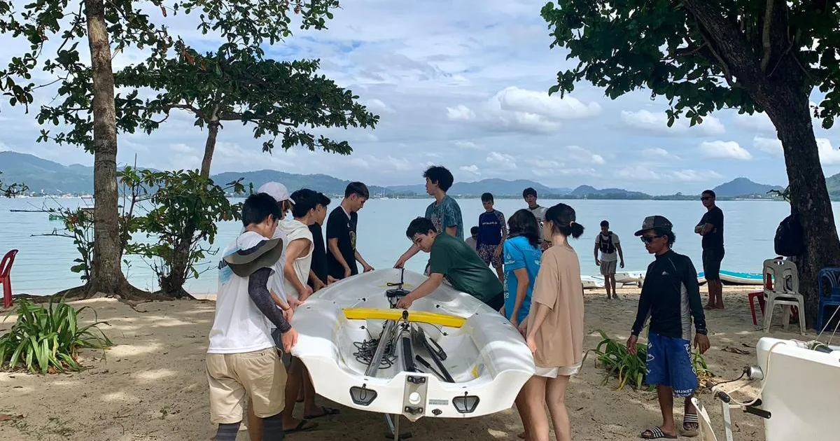 Students preparing a sailing dinghy together during Java Yachting practical training in Thailand