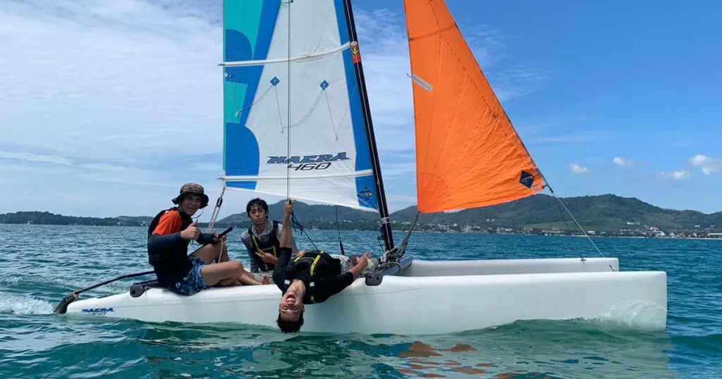 Students sailing a catamaran during practical Java Yachting dinghy training in Thailand